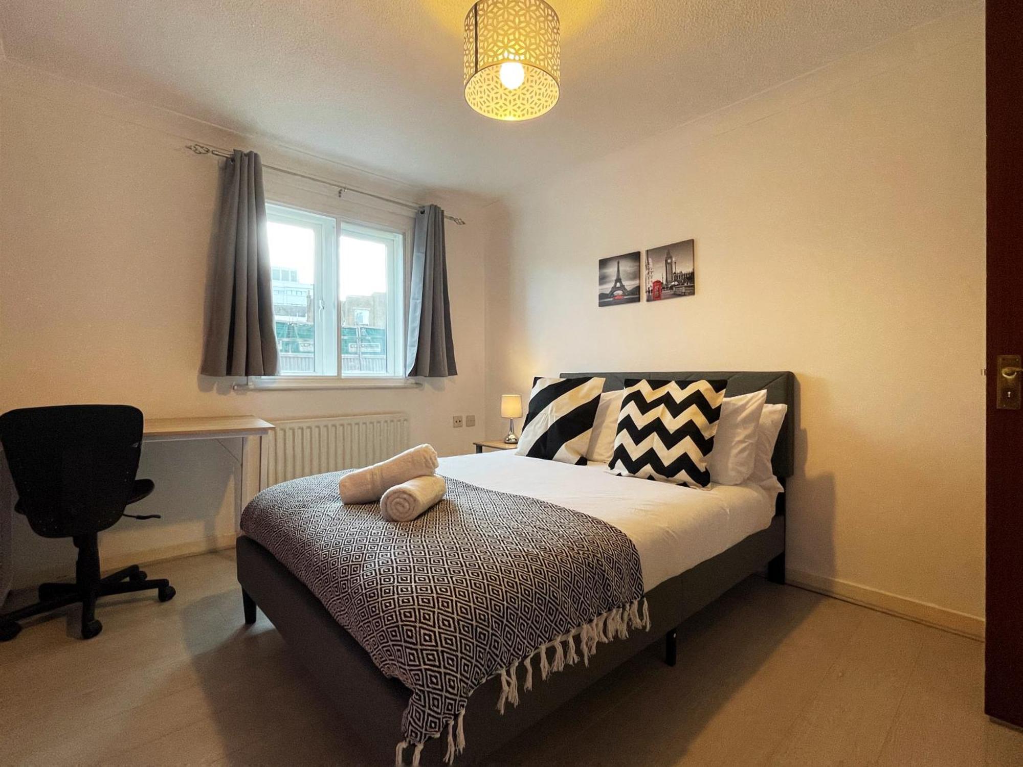 Rebecca Place At Whitechapel - 2 Double Beds, 1 Sofa Bed, Max 5 People Apartamento Londres